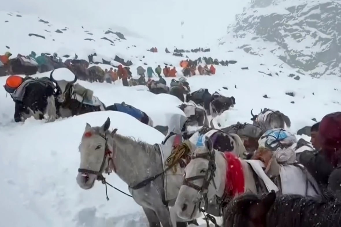About 200 hikers await rescue as blizzard hits Mount Everest