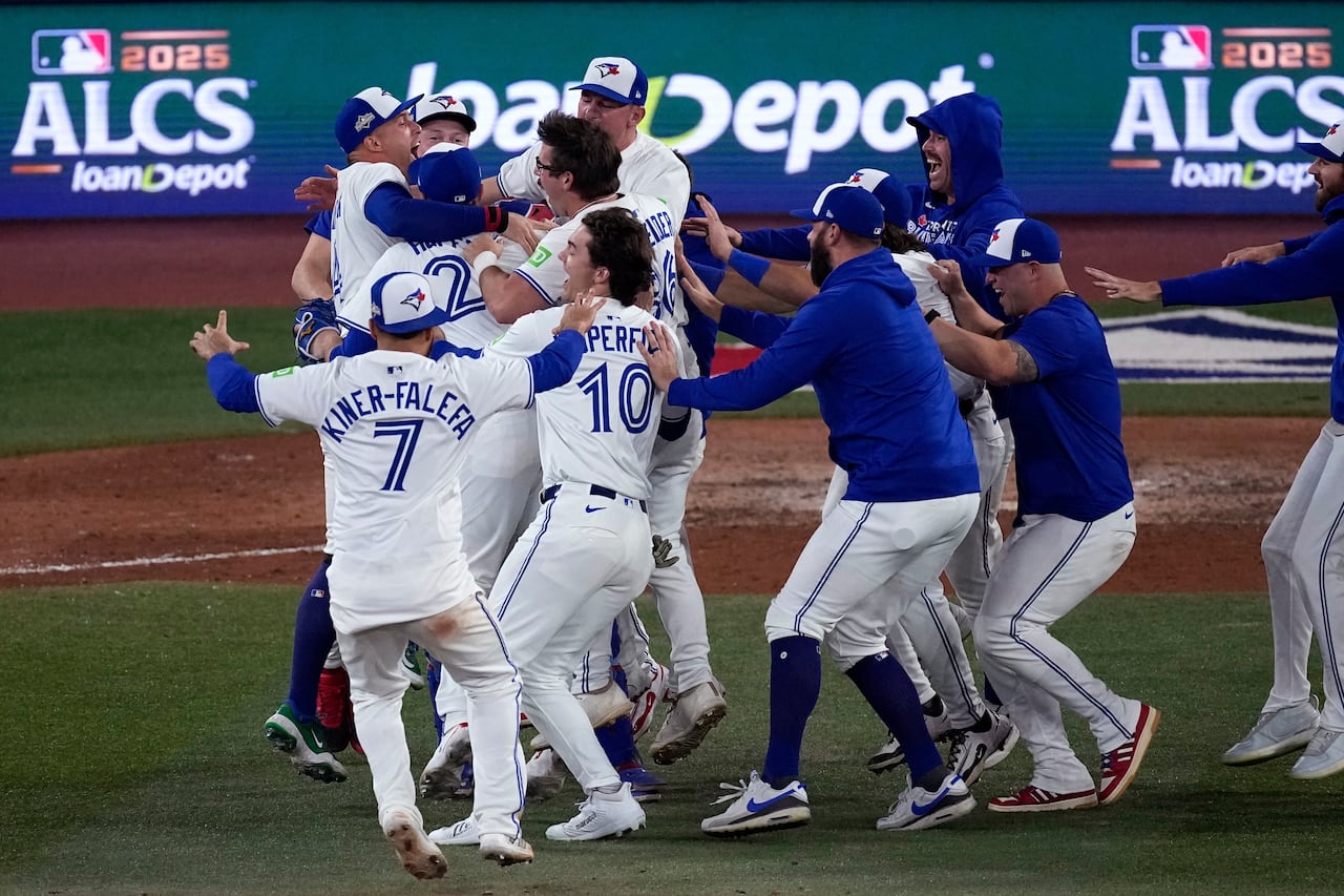 Blue Jays are headed to the World Series after defeating Mariners 4-3 in Game 7