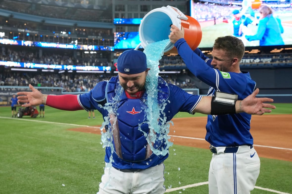Blue Jays crush Yankees 10-1 as Kirk, Guerrero Jr. combine for 3 homers in Game 1