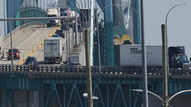 CBSA IT outage potentially led to missed security flags at land crossings, says border officers' union