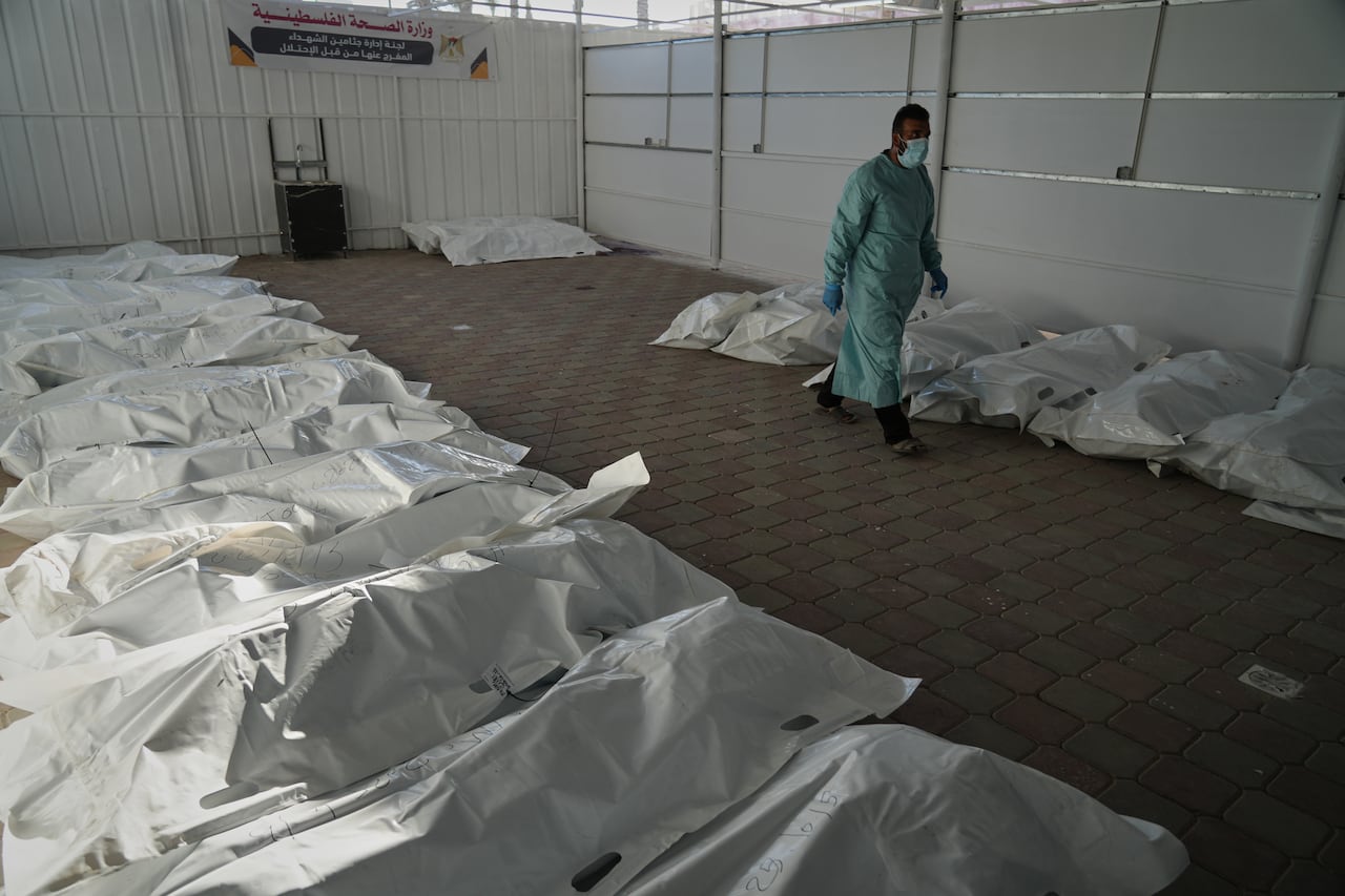 Forensic experts in Gaza say bodies of Palestinians released by Israel show signs of torture