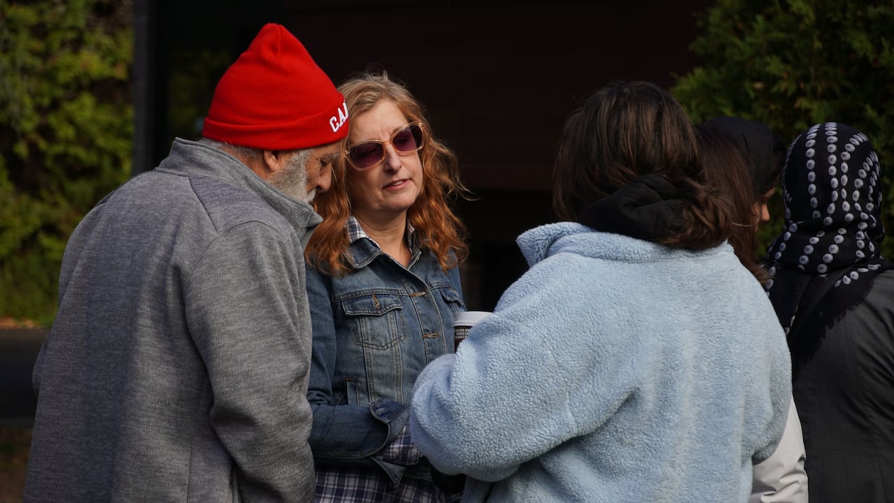 Hundreds line up at Ottawa health clinic for chance at a new doctor