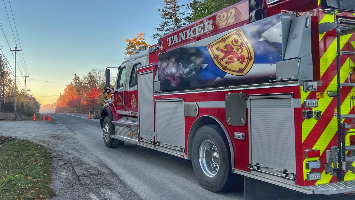 Hundreds of homes, cottages evacuated as wildfire burns in N.S.'s Kings County