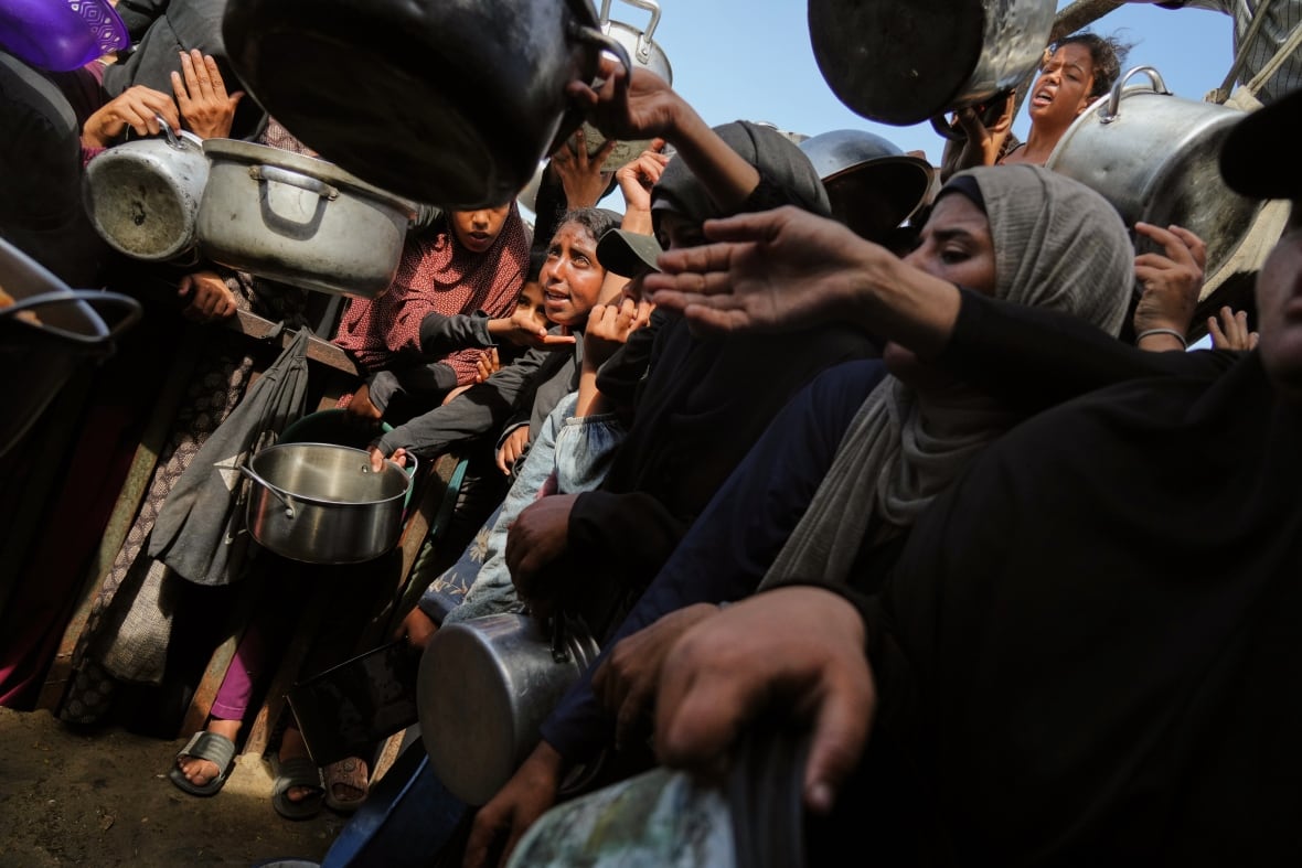 Israel has a tight grip over access into Gaza â for foreign aid and journalists
