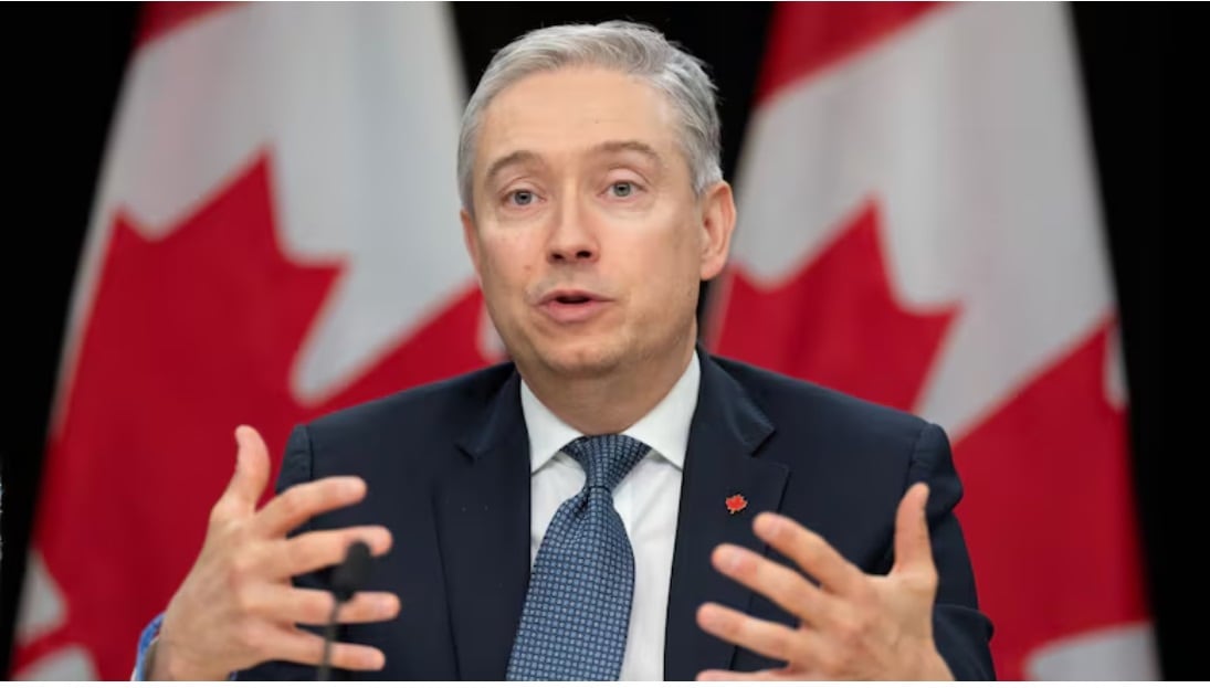 Poilievre demands federal government release its contracts with Stellantis