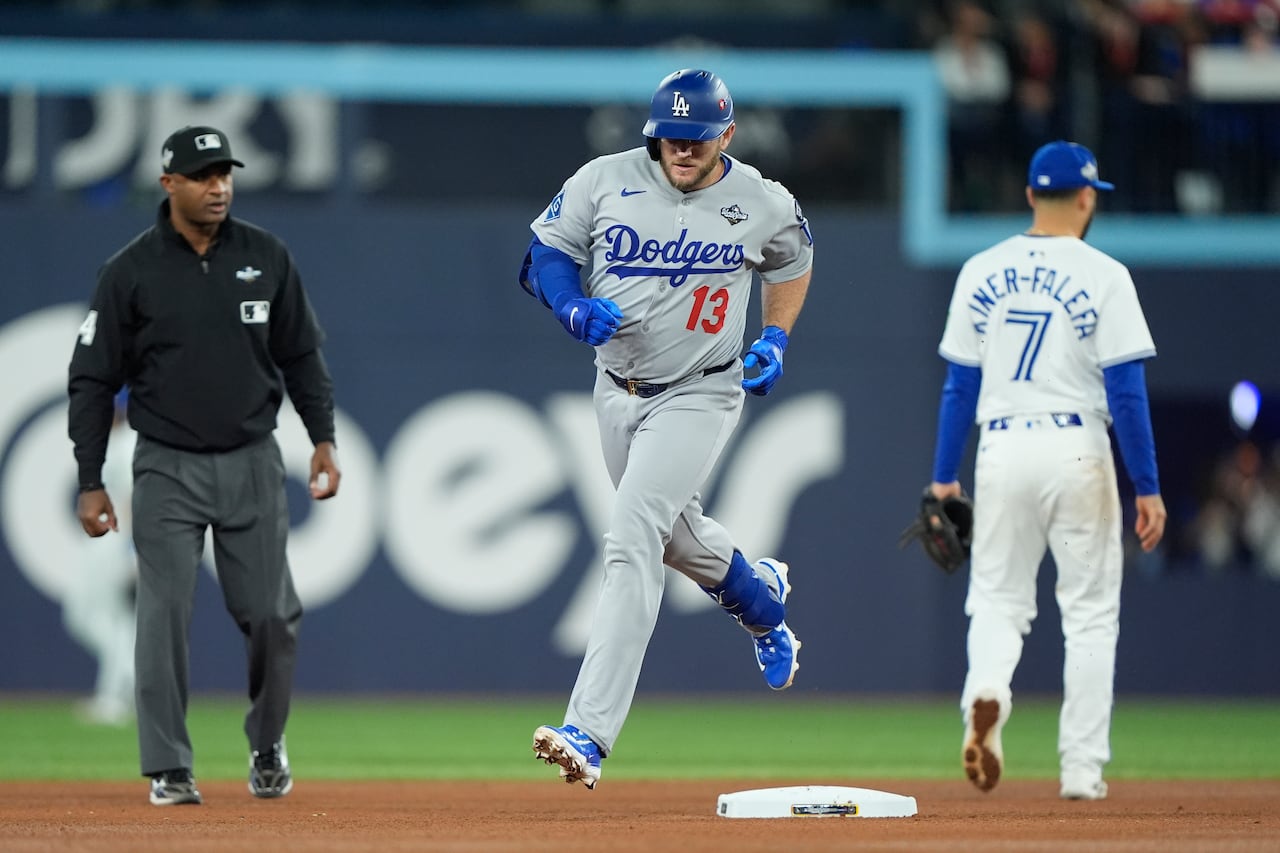 Yamamoto outduels Gausman in Game 2 as Dodgers beat Blue Jays
