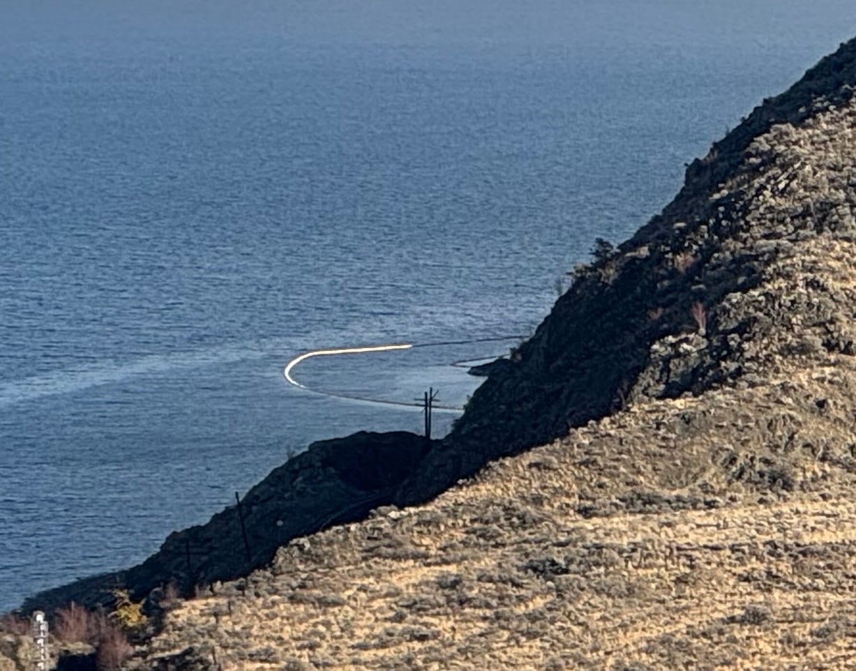 Train derails and spills fuel near Kamloops, B.C.