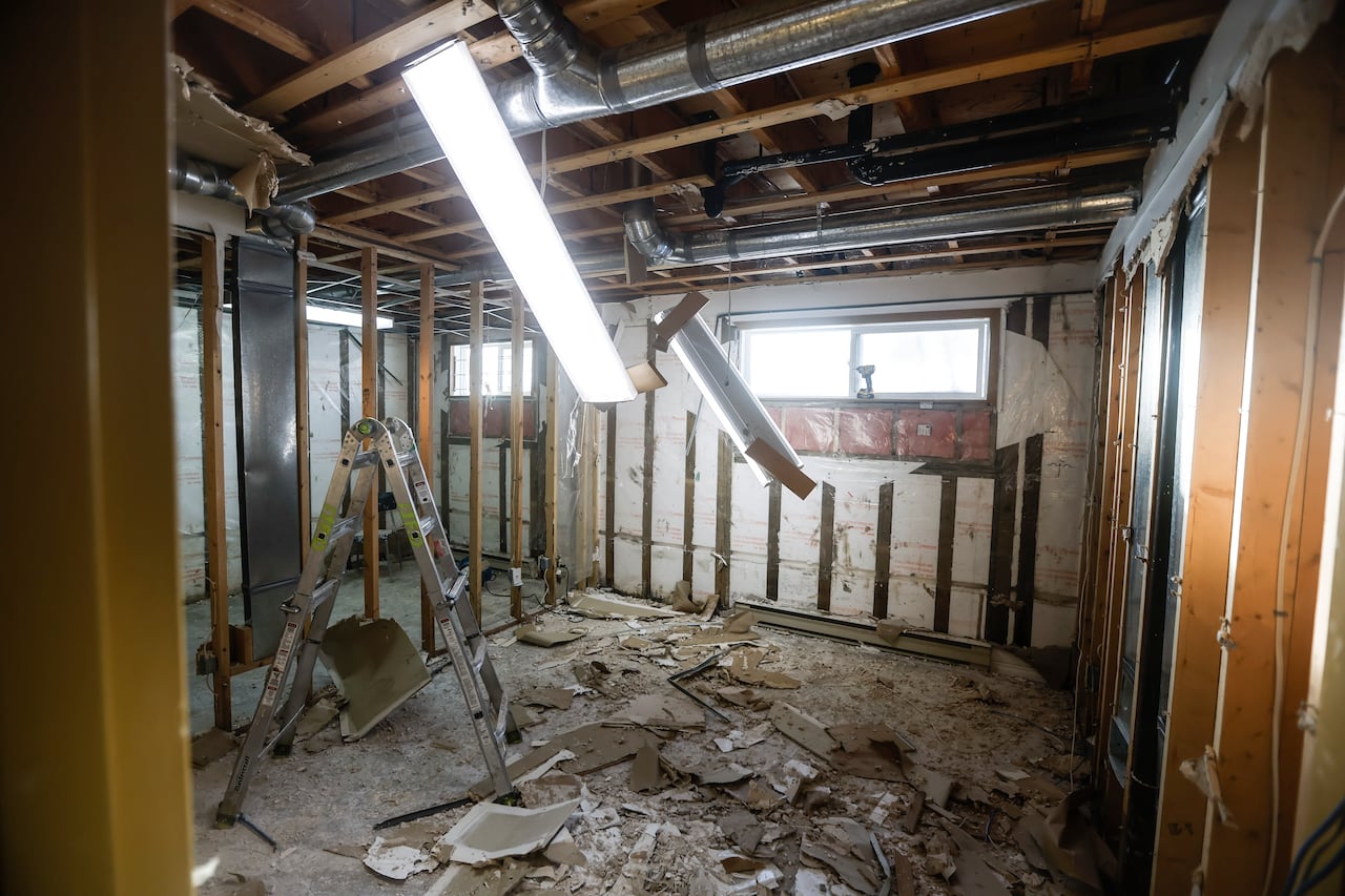 Burst pipes, no water â and still staying: Life for Pimicikamak Cree Nation's holdouts