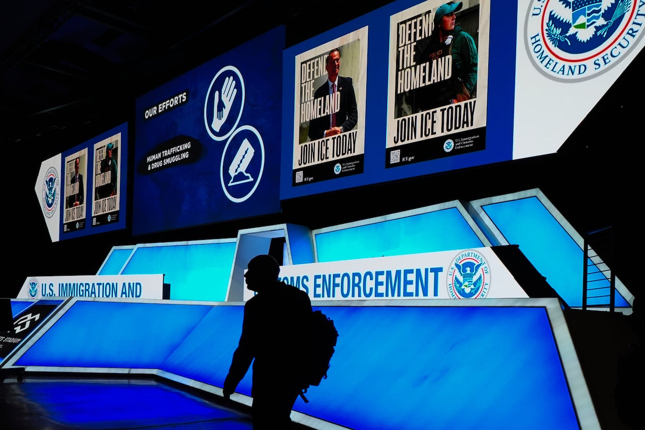 ICE nodding to far-right extremists in recruitment posts, experts say