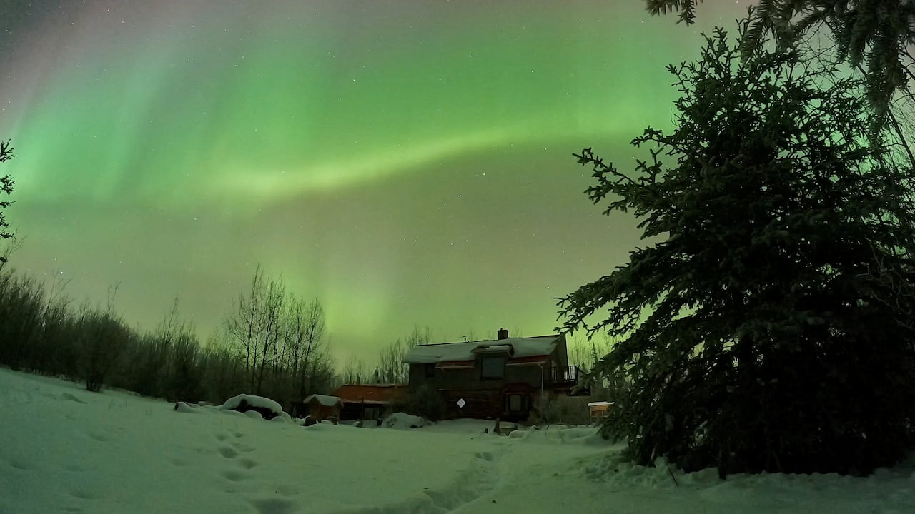 Timelapse video shows northern lights glowing in Yukon