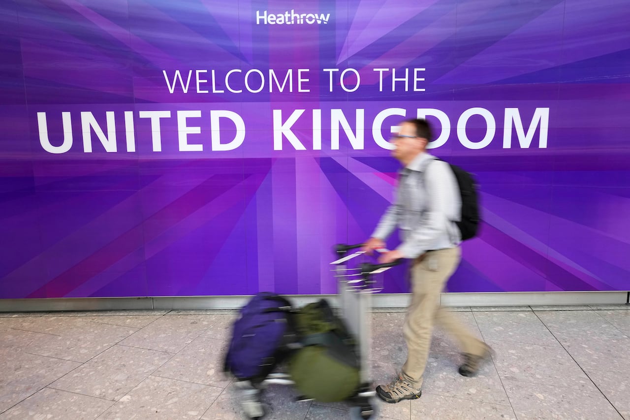 Dual Canadian British citizens scrambling under new passport rules