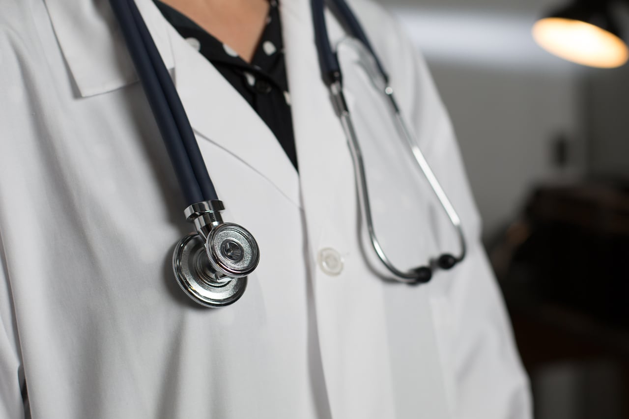 This Toronto doctor has over 2,000 patients, but still no permanent residency