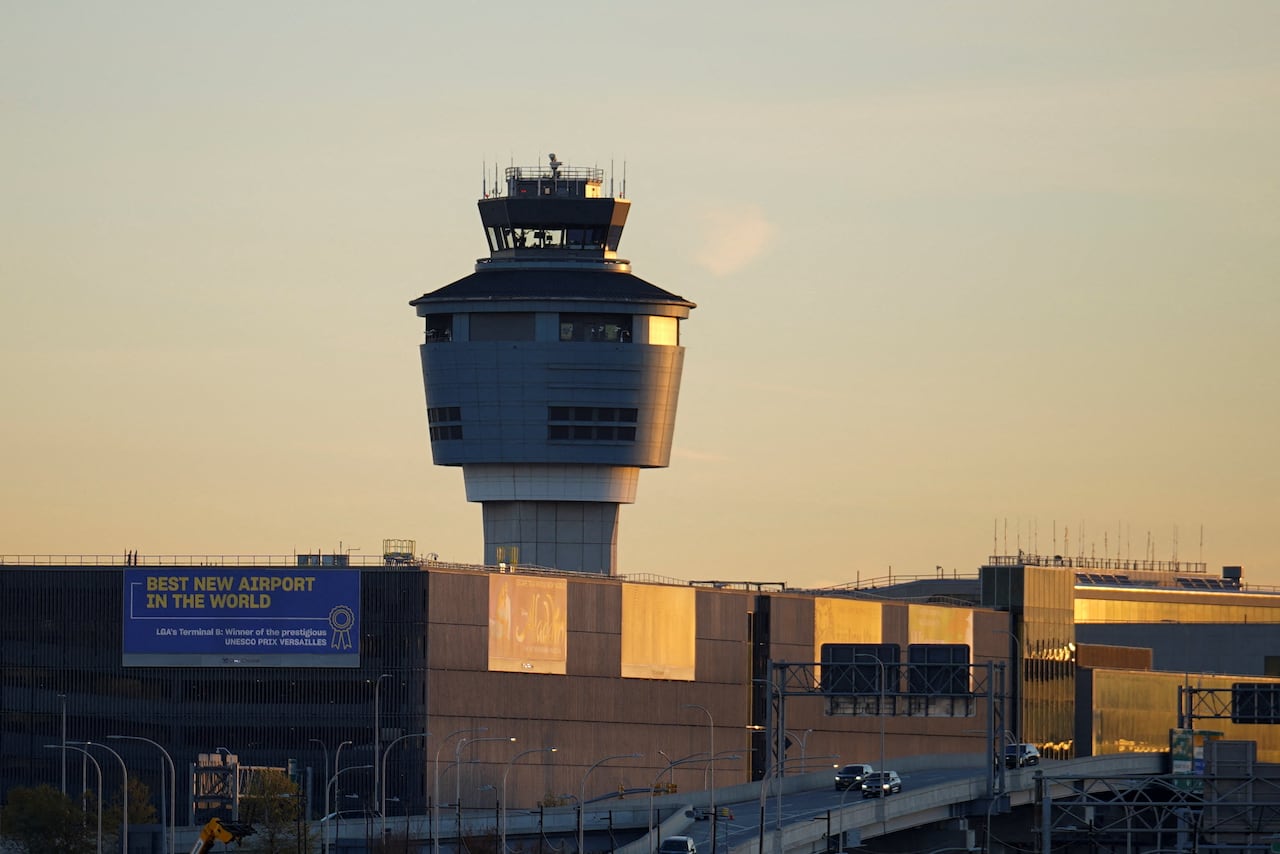Air traffic controllerâs 'I messed up' highlights human limits â but experts urge caution
