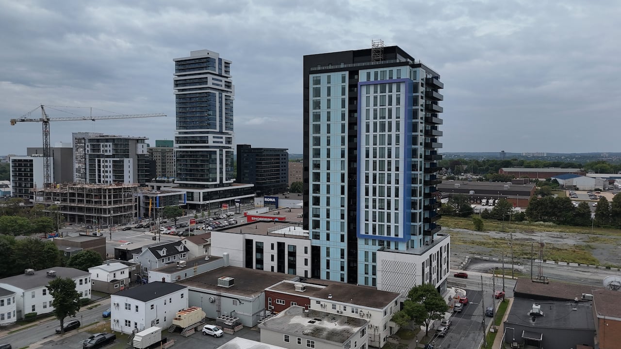 Canada's mid-size cities are growing like big ones â and running into the same fights