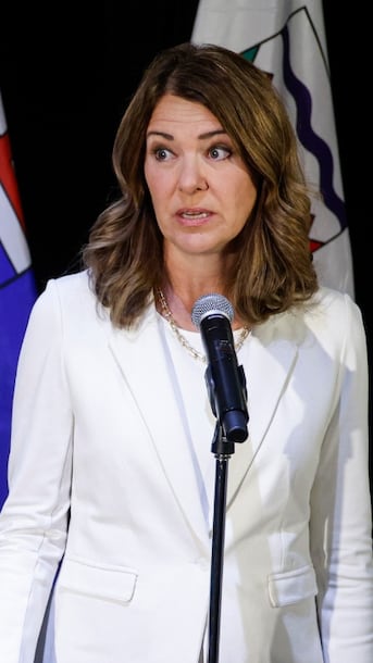 Danielle Smith contradicts United Conservative party president on separatism