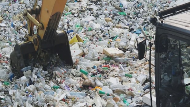 In France, you can get your groceries in returnable packaging. Here's why the Canadian pilot failed