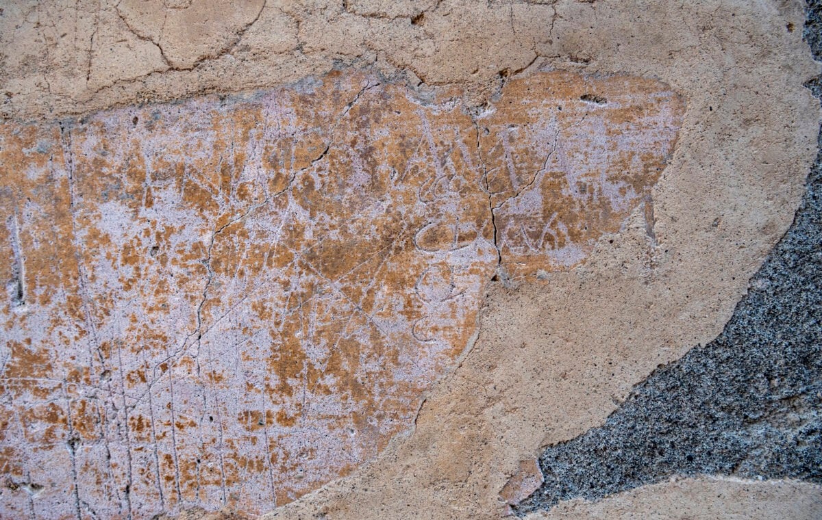 In Pompeii, ancient graffiti depicting daily life is being revealed thanks to modern technology
