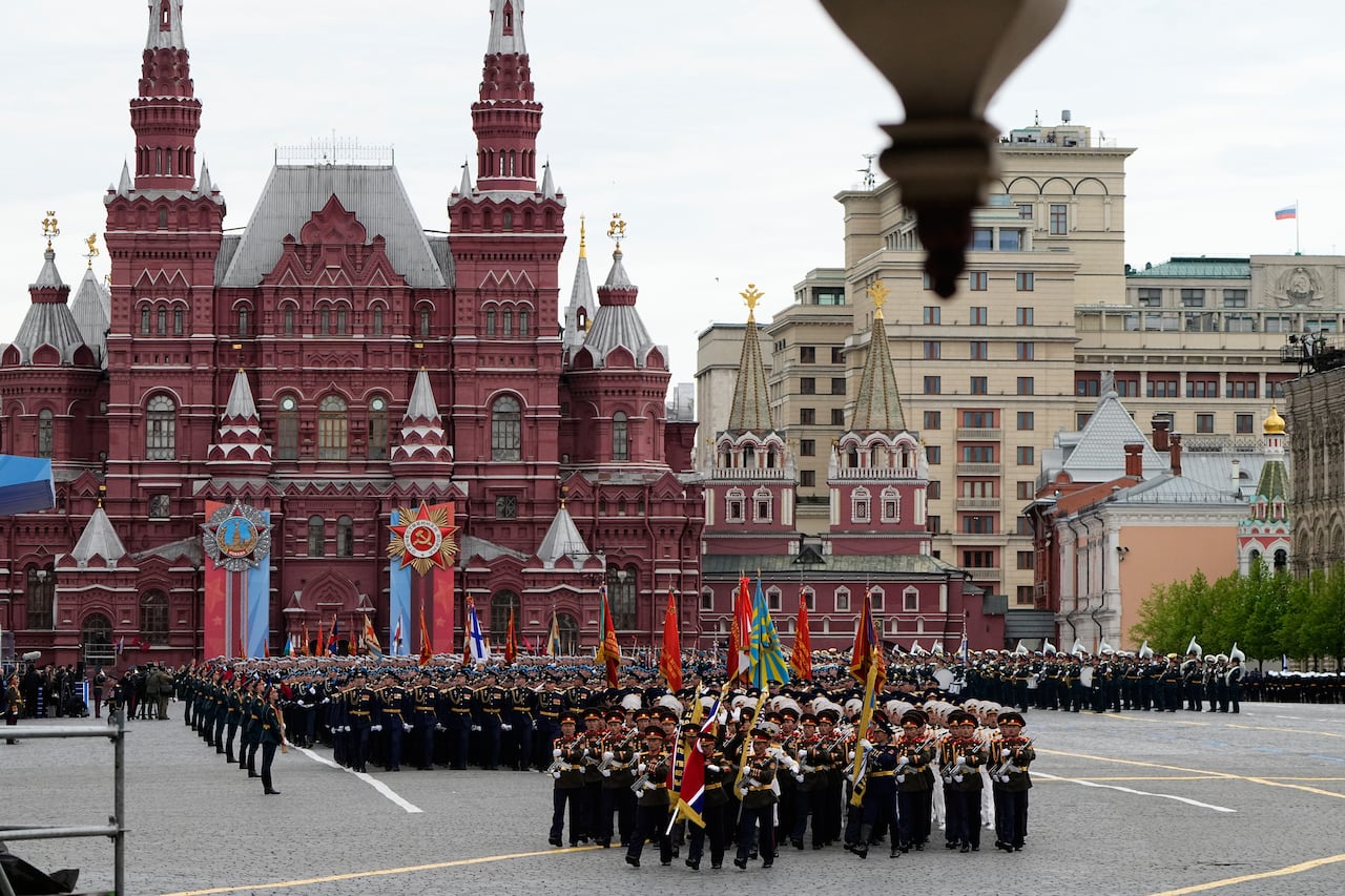 Putin oversees scaled-back WW II Victory Day parade amid temporary Moscow-Kyiv ceasefire