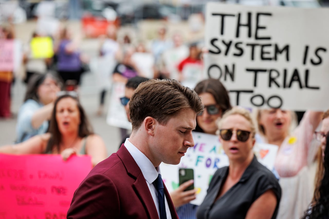 1 year after acquittal in Hockey Canada sexual assault trial, Carter Hart could win Stanley Cup