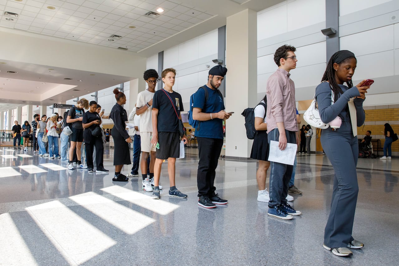 Are you a job hugger? Here's why many Canadians are holding on for dear life