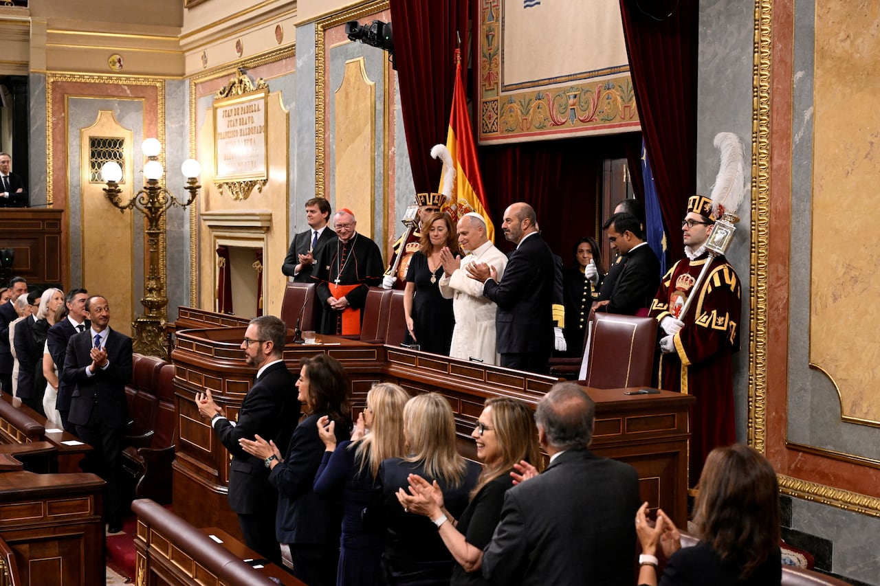 Pope Leo gives Spainâs 'phoenix' prime minister another turn in the global spotlight
