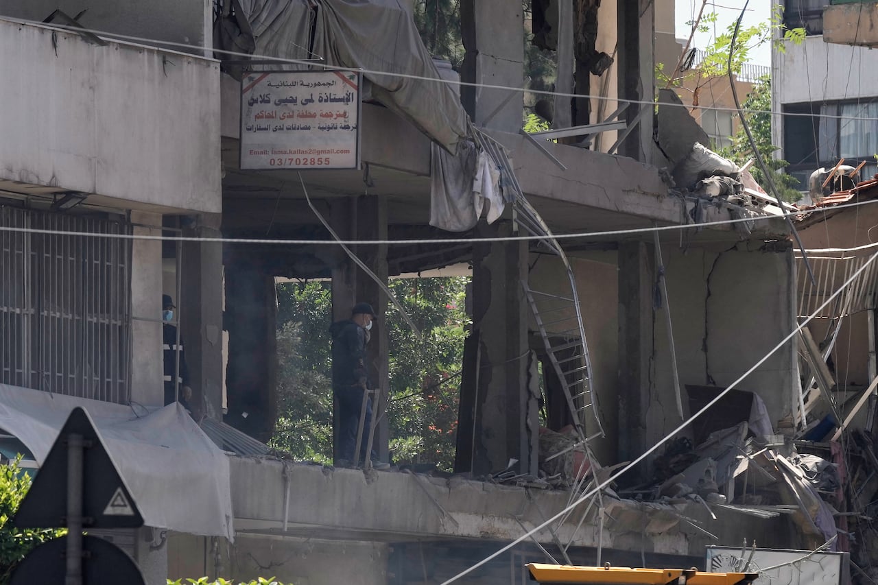 Trump warns Israel and Iran not to âblow itâ after new strikes threaten emerging ceasefire deal