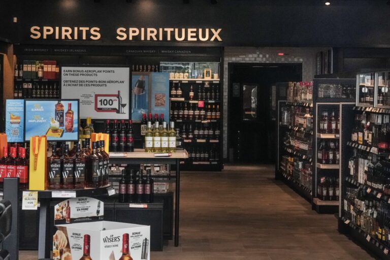 Toronto bar loses licence after buying stolen liquor to ‘keep peace’ with thieves