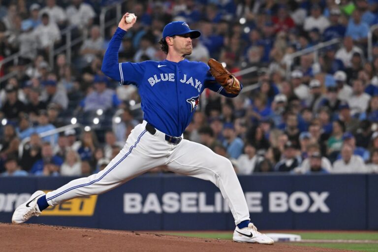 Shane Bieber returns to dominant form as Blue Jays beat White Sox 1-0